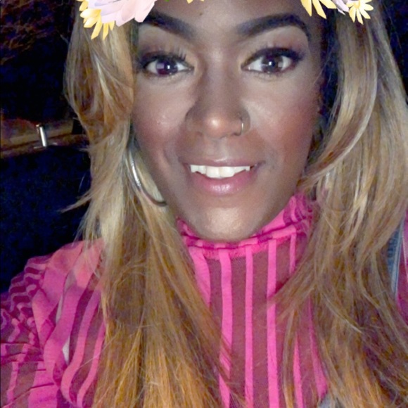 Meet your Posher, Etoya - Picture 6 of 8